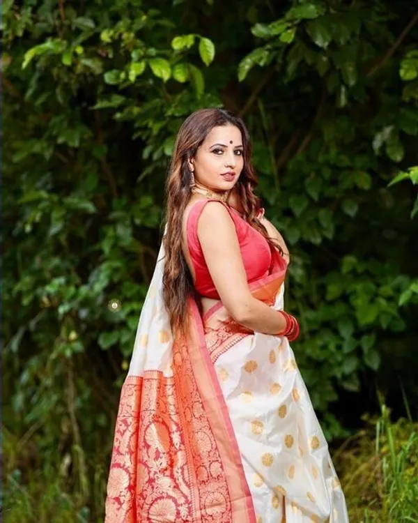 White_Embellished_Banarasi_Jacquard_Saree_(White)